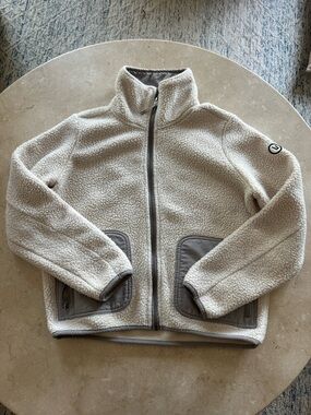 Vuori Cream Sherpa Zip-Up Jacket with Contrast Pockets